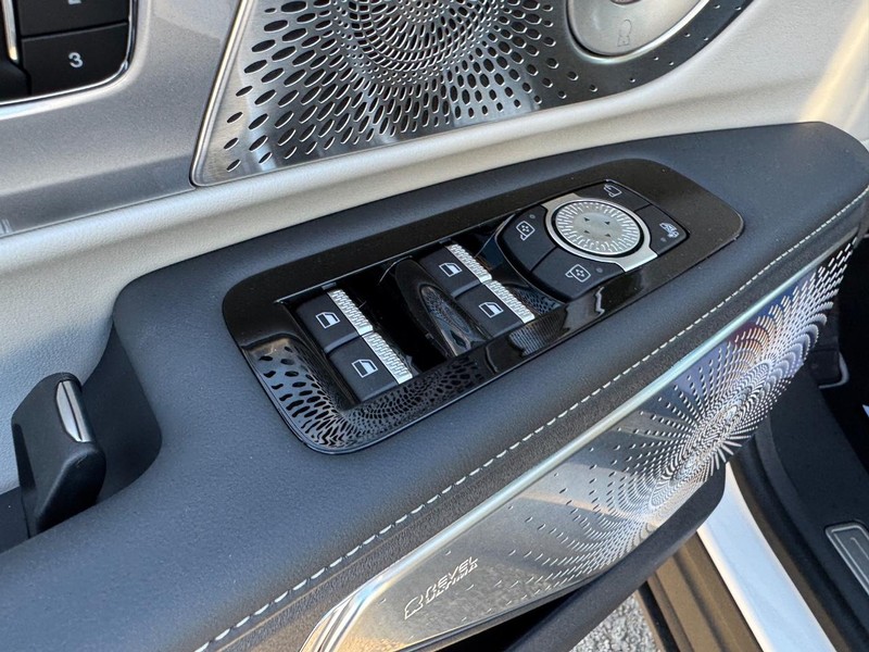 Lincoln Nautilus Vehicle Full-screen Gallery Image 19