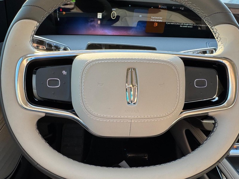 Lincoln Nautilus Vehicle Full-screen Gallery Image 19