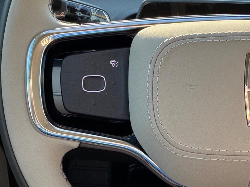 Lincoln Nautilus Vehicle Full-screen Gallery Image 20