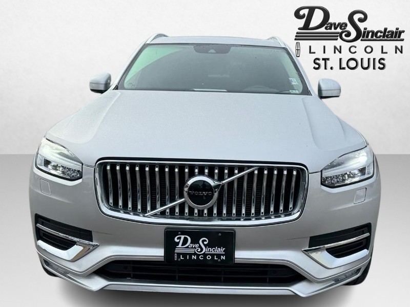 Volvo XC90 Vehicle Full-screen Gallery Image 02
