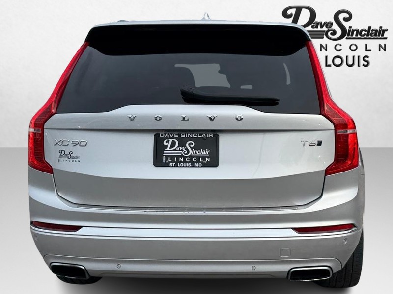Volvo XC90 Vehicle Full-screen Gallery Image 06