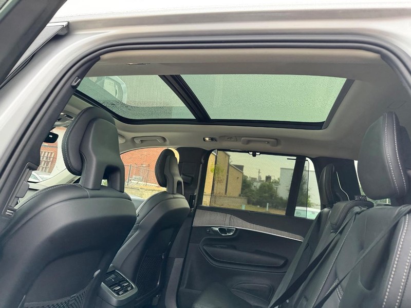 Volvo XC90 Vehicle Full-screen Gallery Image 12