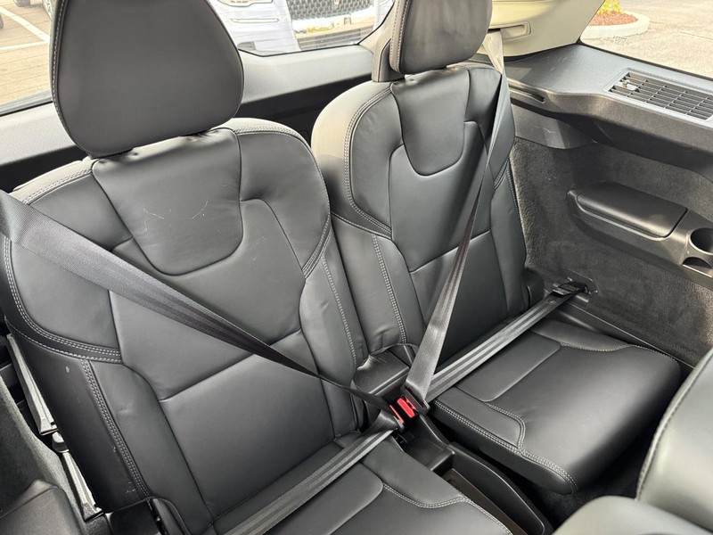 Volvo XC90 Vehicle Full-screen Gallery Image 14