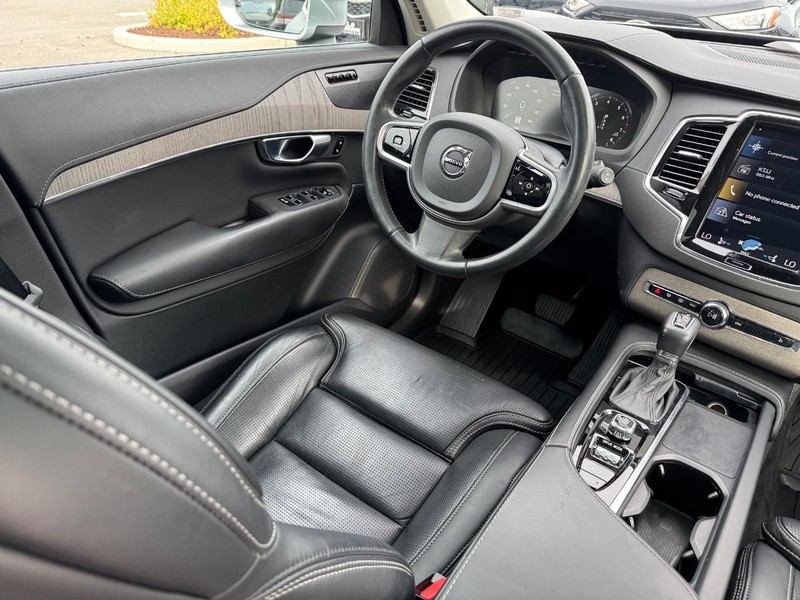 Volvo XC90 Vehicle Full-screen Gallery Image 15