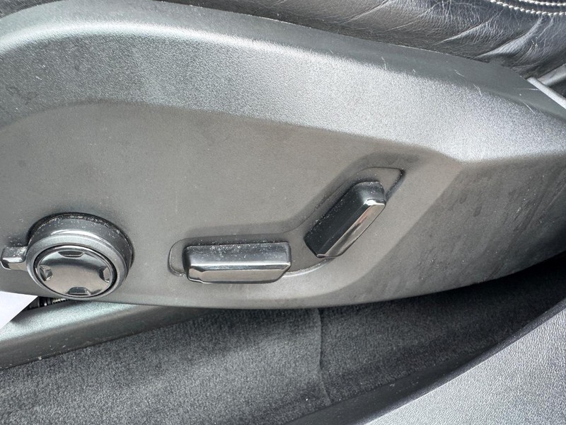 Volvo XC90 Vehicle Full-screen Gallery Image 18