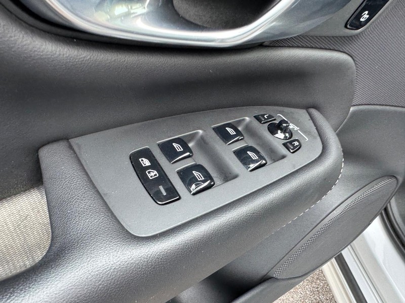Volvo XC90 Vehicle Full-screen Gallery Image 19