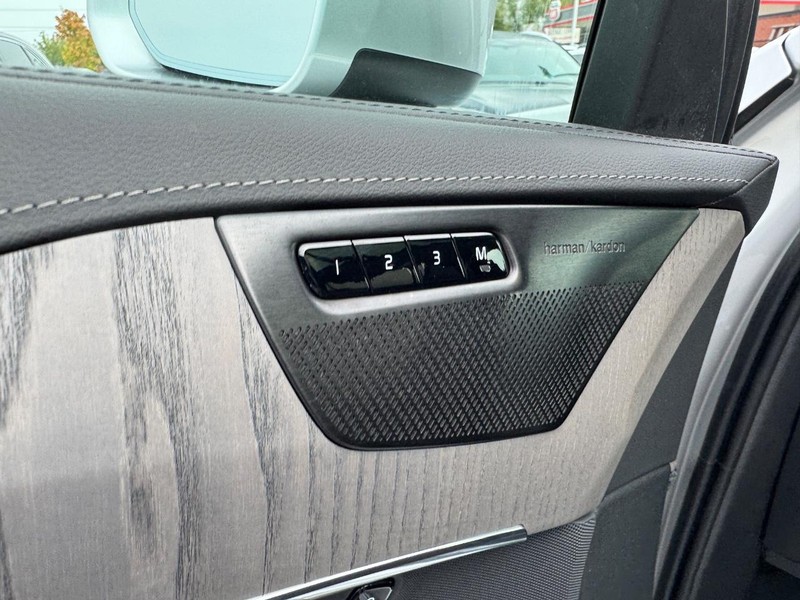 Volvo XC90 Vehicle Full-screen Gallery Image 20