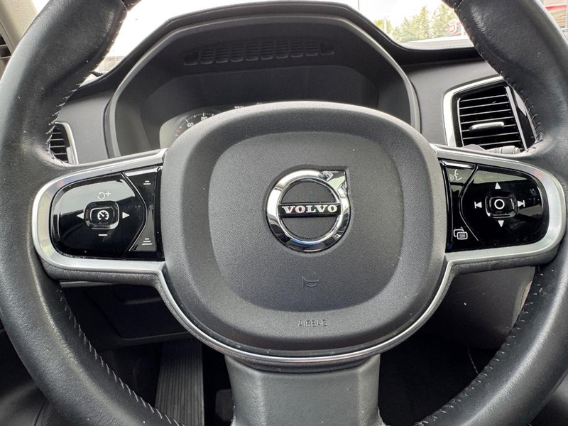 Volvo XC90 Vehicle Full-screen Gallery Image 21