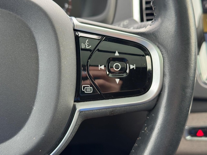 Volvo XC90 Vehicle Full-screen Gallery Image 23
