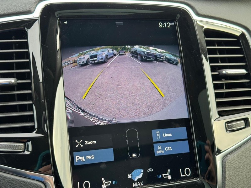 Volvo XC90 Vehicle Full-screen Gallery Image 24