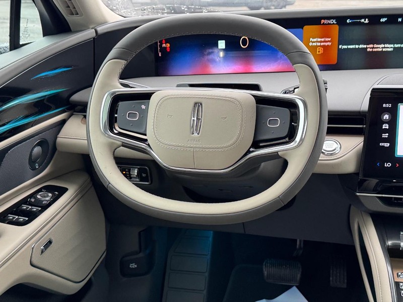 Lincoln Nautilus Vehicle Full-screen Gallery Image 14