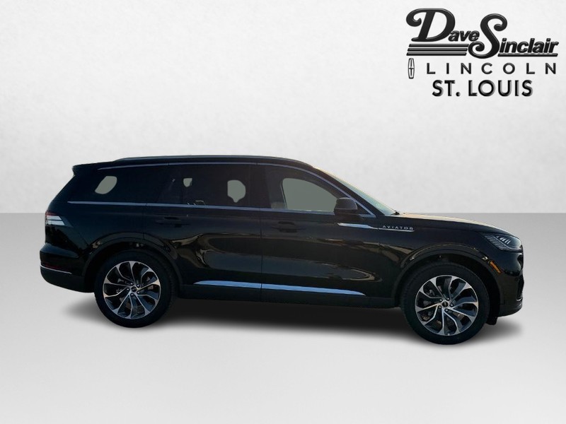 Lincoln Aviator Vehicle Full-screen Gallery Image 04