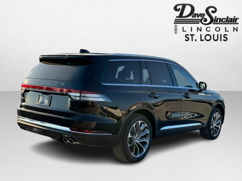 Lincoln Aviator Vehicle Full-screen Gallery Image 05