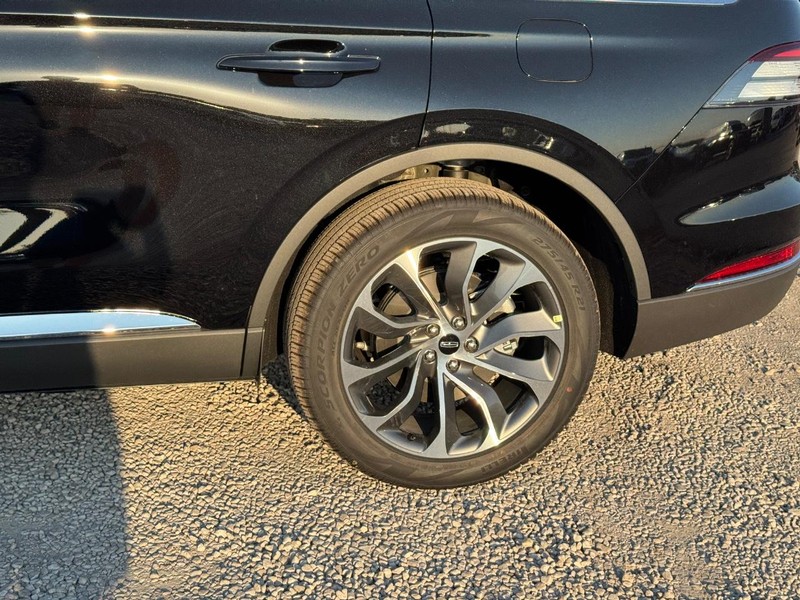Lincoln Aviator Vehicle Full-screen Gallery Image 10