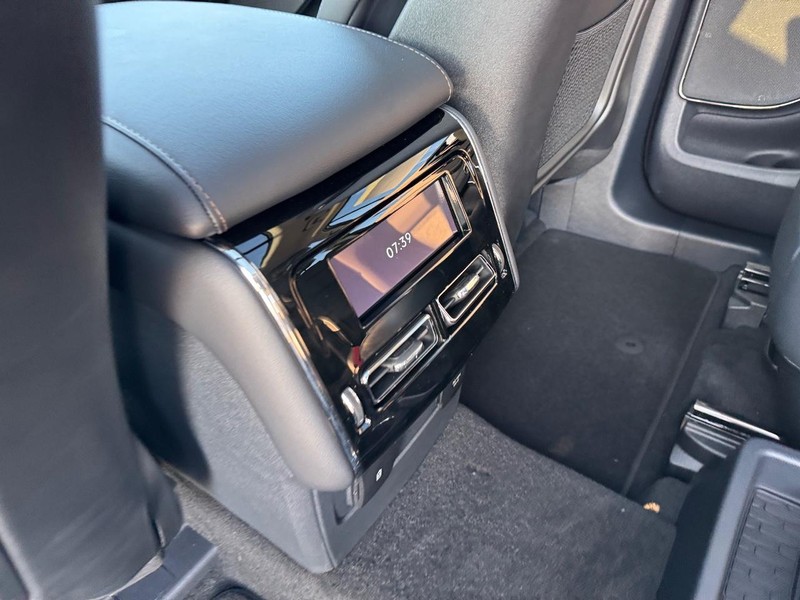 Lincoln Aviator Vehicle Full-screen Gallery Image 13