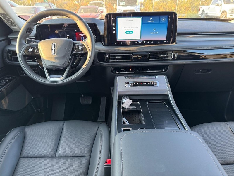 Lincoln Aviator Vehicle Full-screen Gallery Image 14