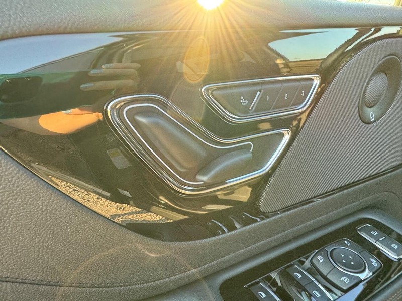 Lincoln Aviator Vehicle Full-screen Gallery Image 20