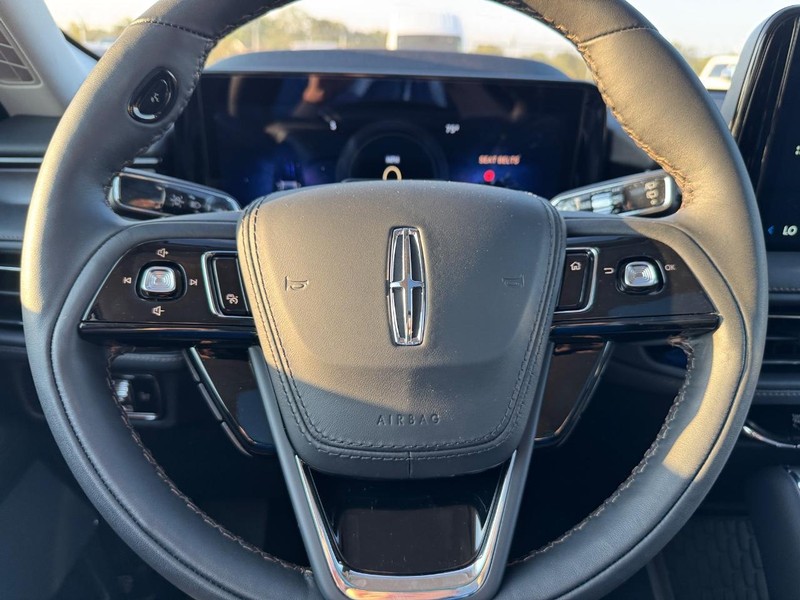 Lincoln Aviator Vehicle Full-screen Gallery Image 21