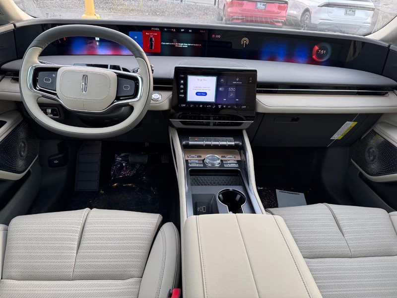 Lincoln Nautilus Vehicle Full-screen Gallery Image 13