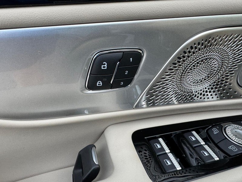 Lincoln Nautilus Vehicle Full-screen Gallery Image 19
