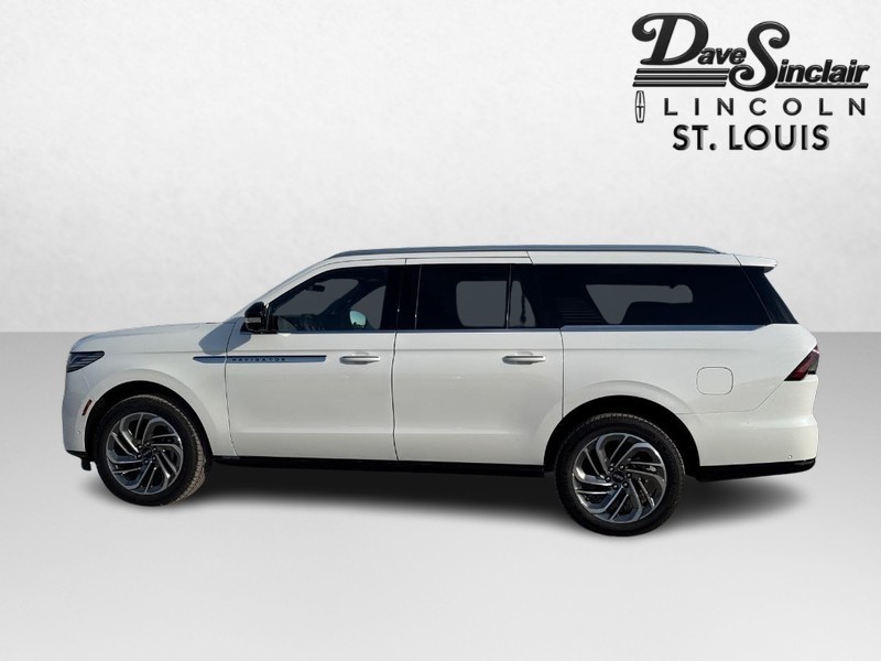 Lincoln Navigator L Vehicle Full-screen Gallery Image 09