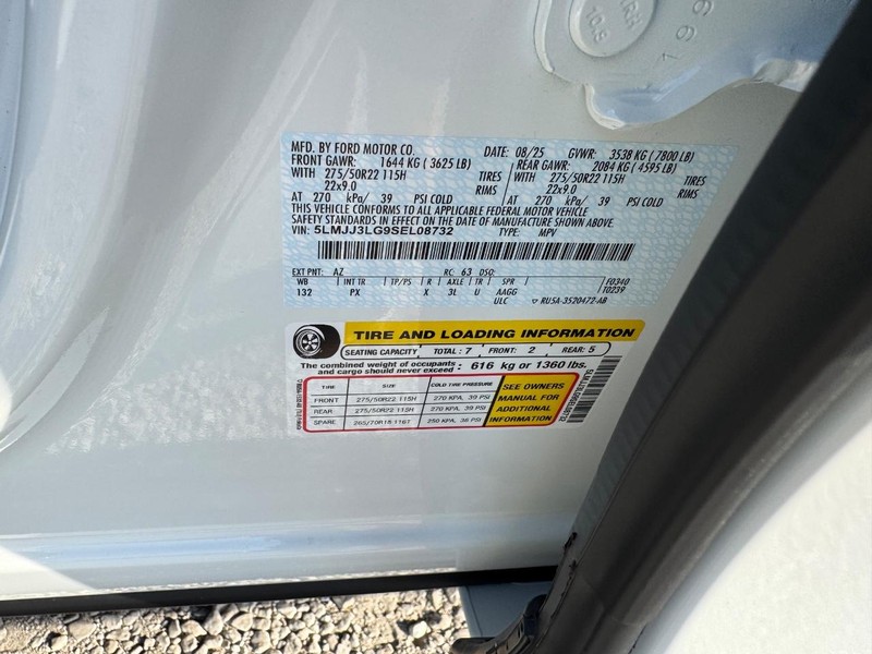 Lincoln Navigator L Vehicle Full-screen Gallery Image 27