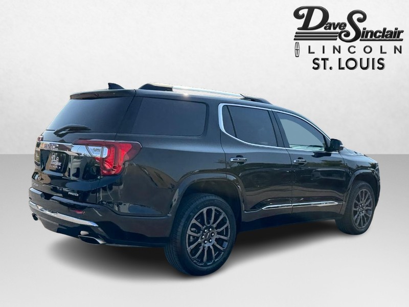 GMC Acadia Vehicle Full-screen Gallery Image 05