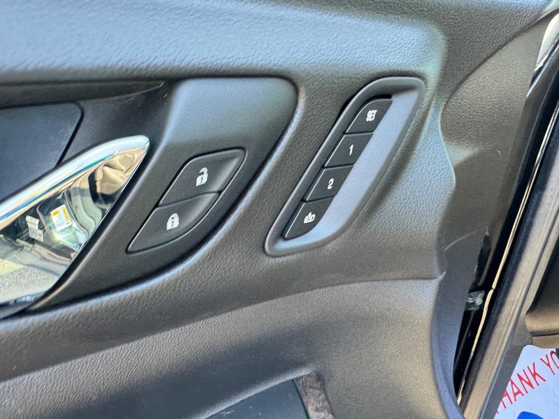 GMC Acadia Vehicle Full-screen Gallery Image 20