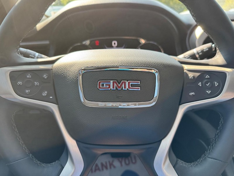 GMC Acadia Vehicle Full-screen Gallery Image 22