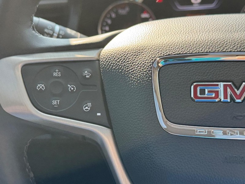 GMC Acadia Vehicle Full-screen Gallery Image 23