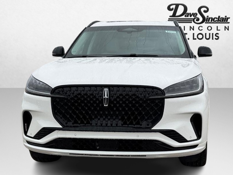 Lincoln Aviator Vehicle Full-screen Gallery Image 02