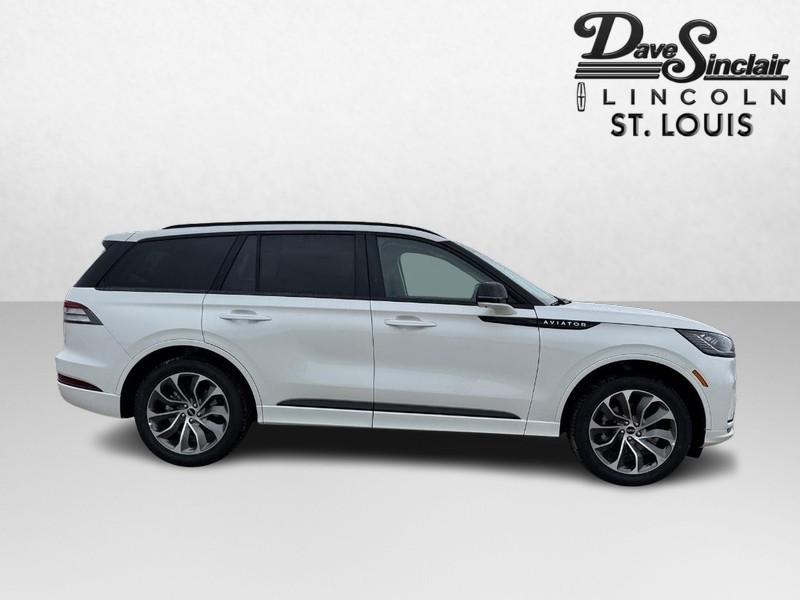 Lincoln Aviator Vehicle Full-screen Gallery Image 04