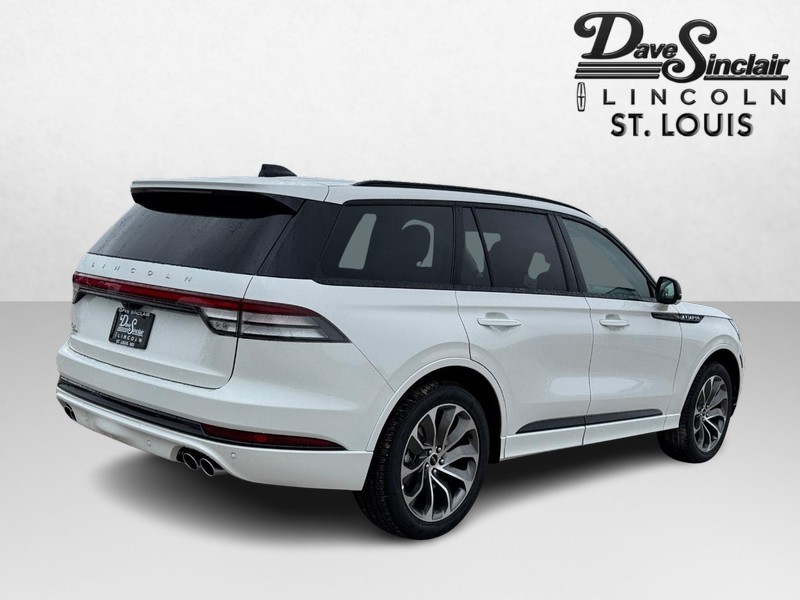 Lincoln Aviator Vehicle Full-screen Gallery Image 05