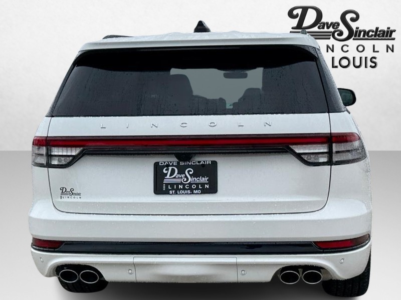 Lincoln Aviator Vehicle Full-screen Gallery Image 06