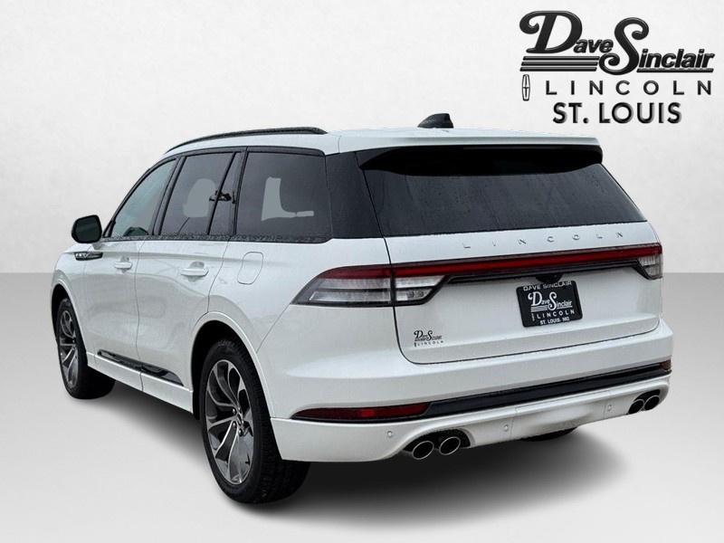 Lincoln Aviator Vehicle Full-screen Gallery Image 07