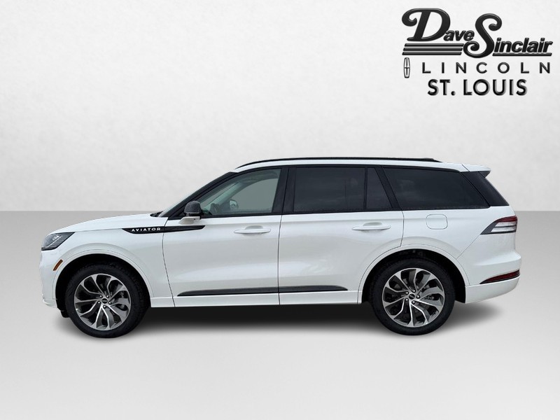 Lincoln Aviator Vehicle Full-screen Gallery Image 09