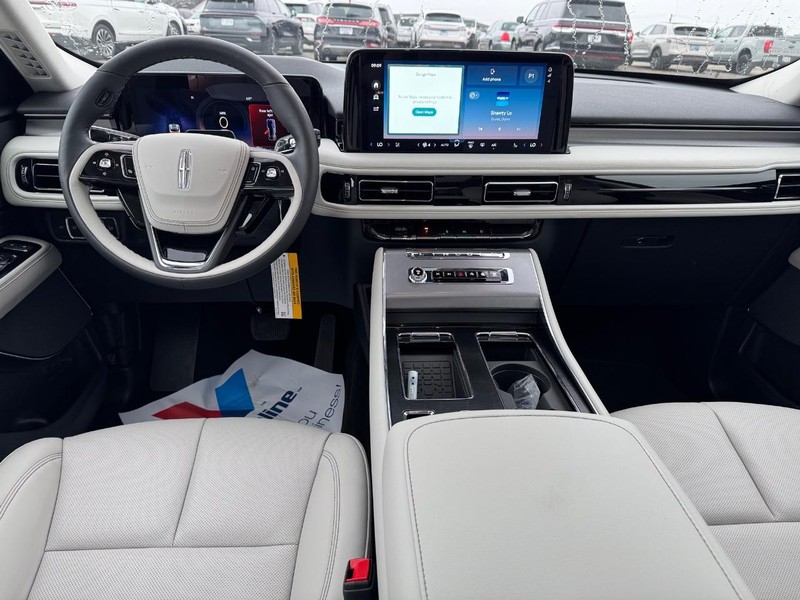 Lincoln Aviator Vehicle Full-screen Gallery Image 14
