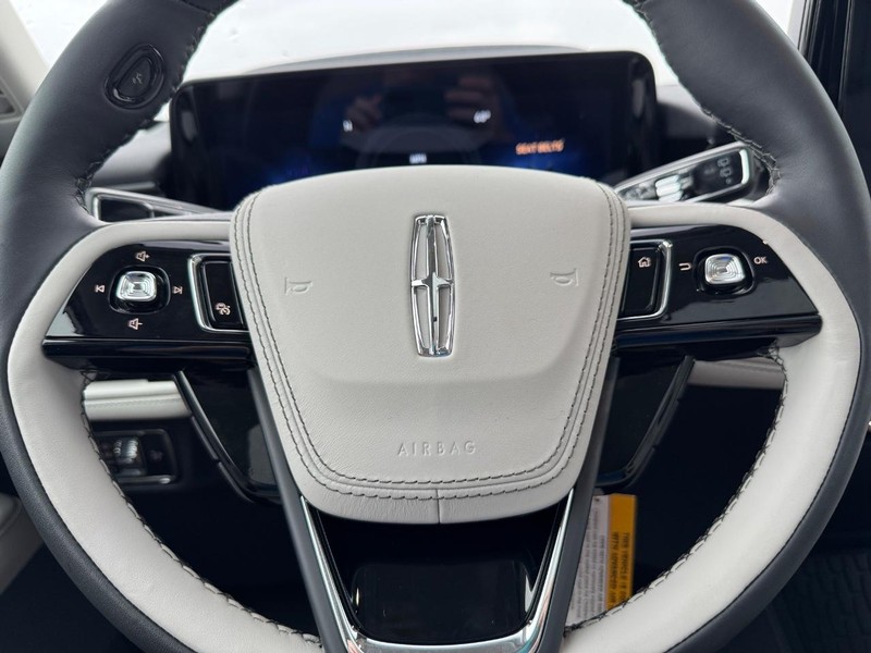 Lincoln Aviator Vehicle Full-screen Gallery Image 20