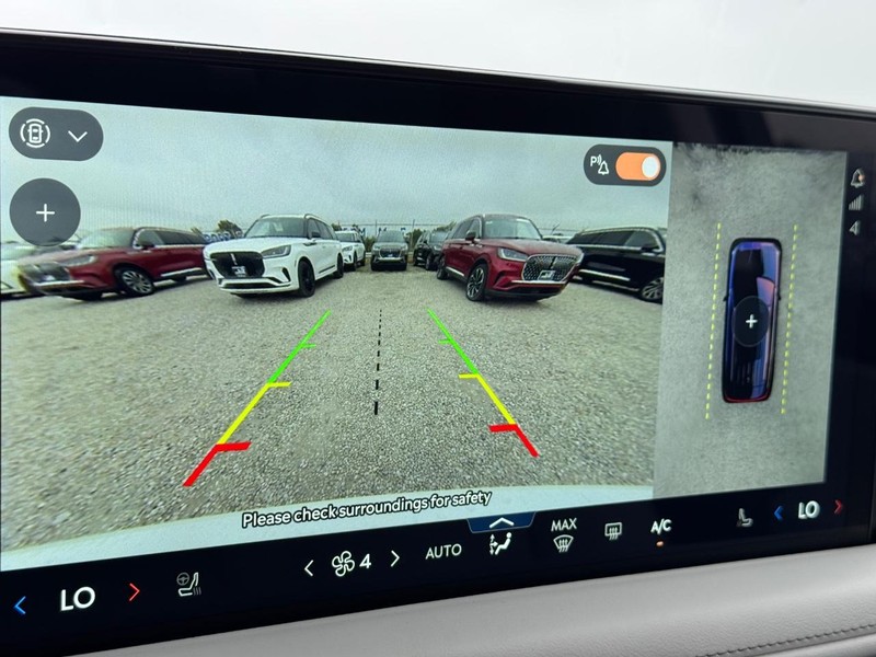 Lincoln Aviator Vehicle Full-screen Gallery Image 24