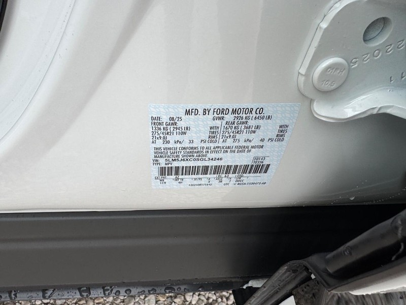 Lincoln Aviator Vehicle Full-screen Gallery Image 25