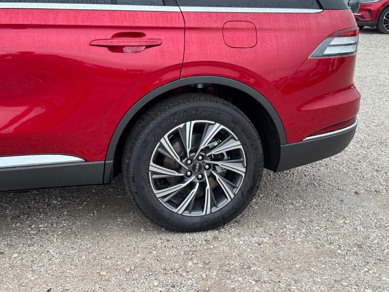 Lincoln Aviator Vehicle Full-screen Gallery Image 10