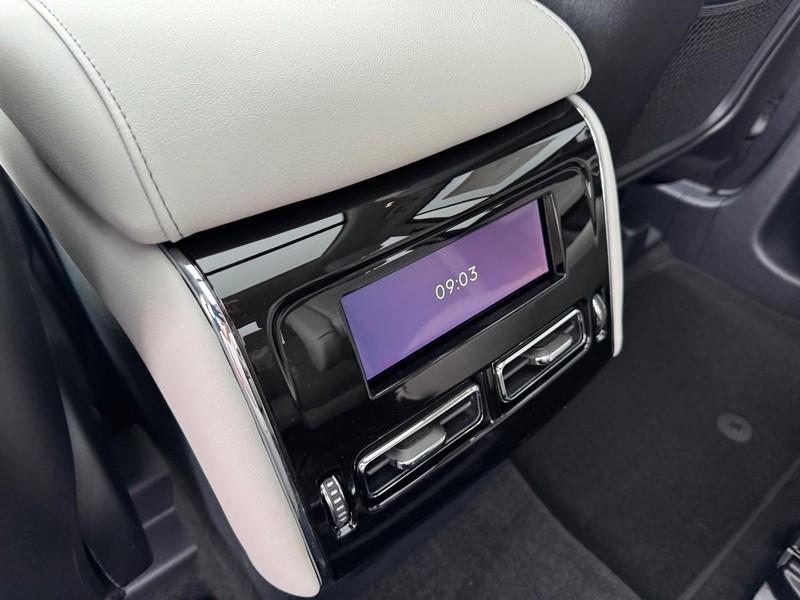 Lincoln Aviator Vehicle Full-screen Gallery Image 13