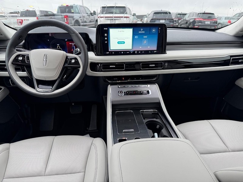 Lincoln Aviator Vehicle Full-screen Gallery Image 14