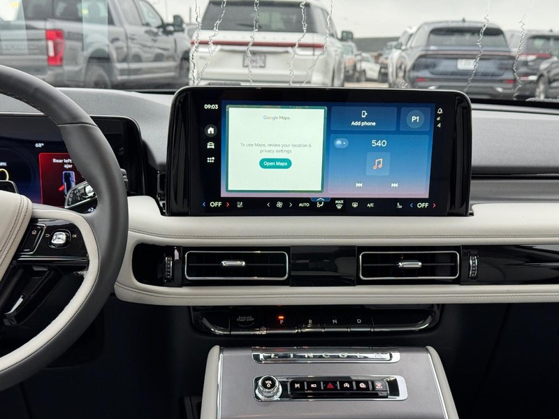 Lincoln Aviator Vehicle Full-screen Gallery Image 16