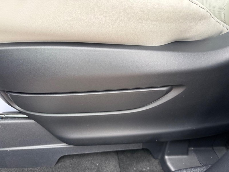 Lincoln Aviator Vehicle Full-screen Gallery Image 18