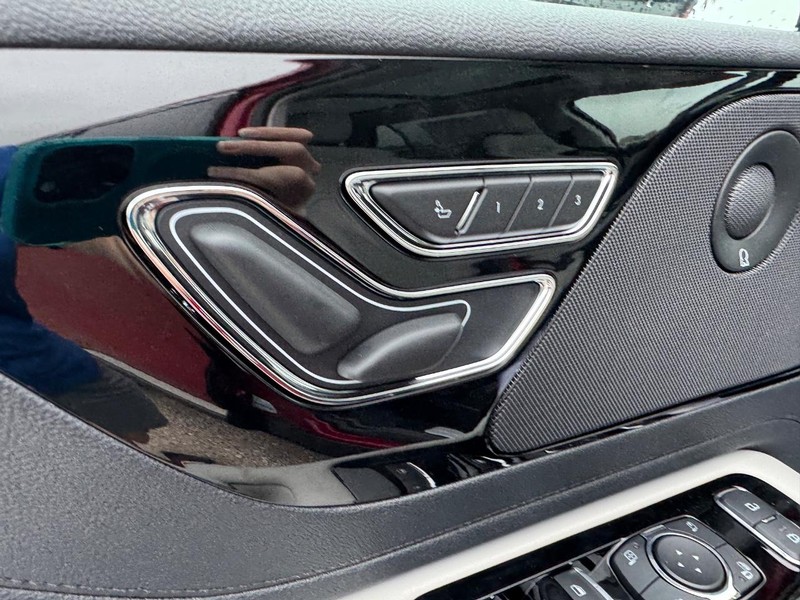 Lincoln Aviator Vehicle Full-screen Gallery Image 20