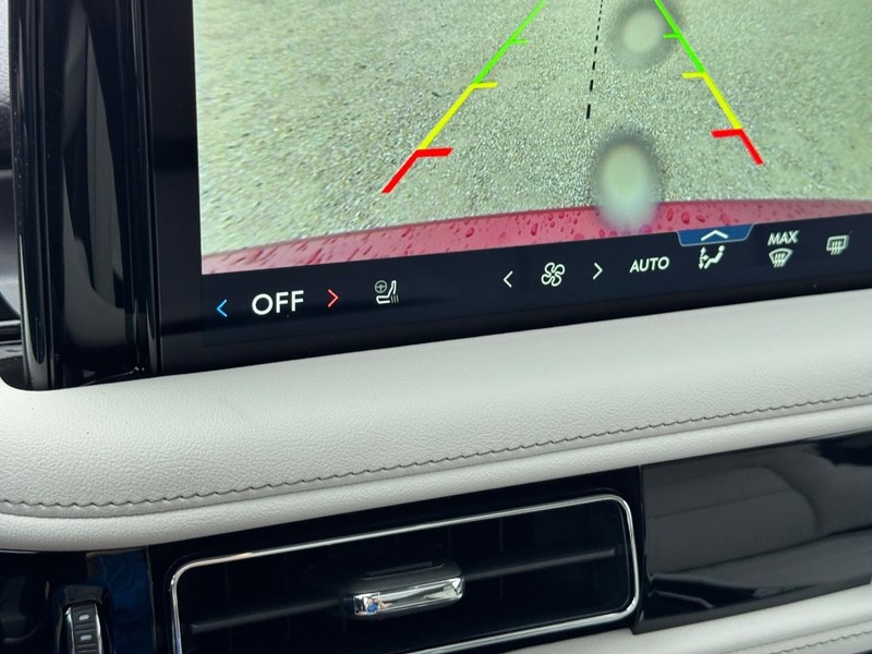 Lincoln Aviator Vehicle Full-screen Gallery Image 24