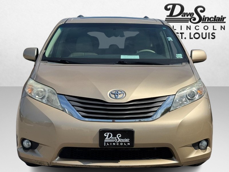 Toyota Sienna Vehicle Full-screen Gallery Image 02