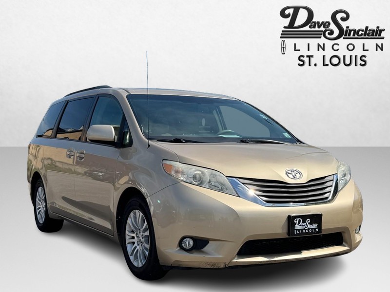 Toyota Sienna Vehicle Full-screen Gallery Image 03