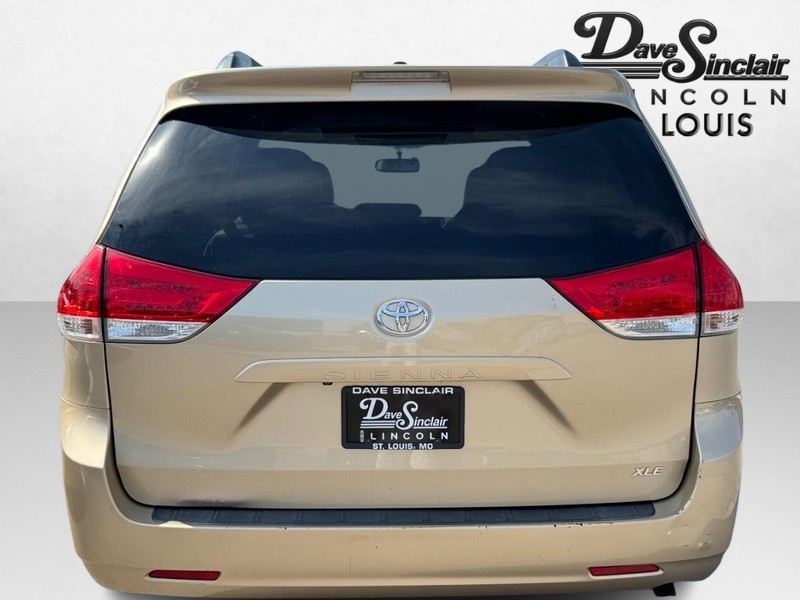 Toyota Sienna Vehicle Full-screen Gallery Image 06